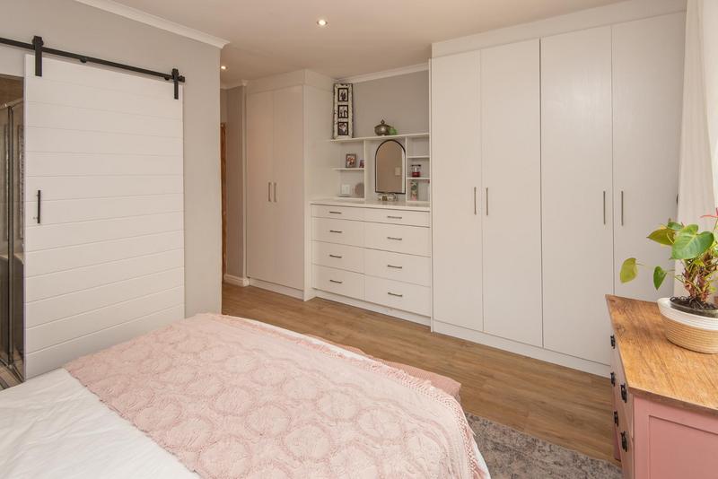 3 Bedroom Property for Sale in Voelklip Western Cape